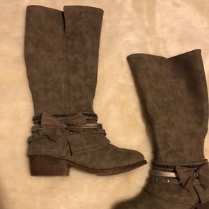 Girls boots